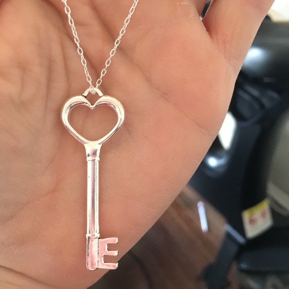 18” 925 Stamped Chain w/ Silver Alloy Key Pendant - Picture 1 of 5